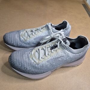 Brooks Women's Sneakers in Gray and Lavender